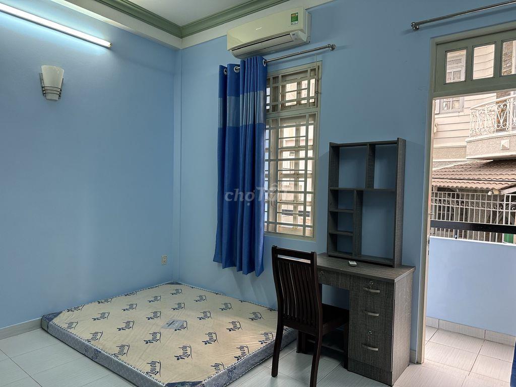 Phòng NGUYÊN HỒNG, lầu 1, có ban công, full nội thất