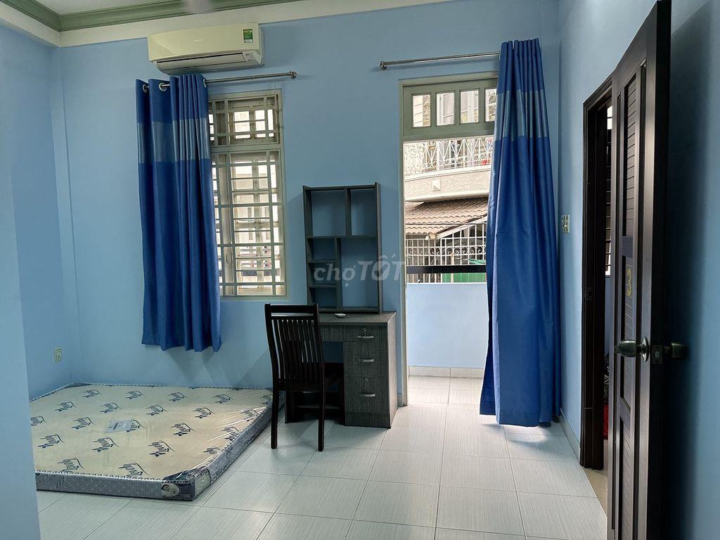 Phòng NGUYÊN HỒNG, lầu 1, có ban công, full nội thất