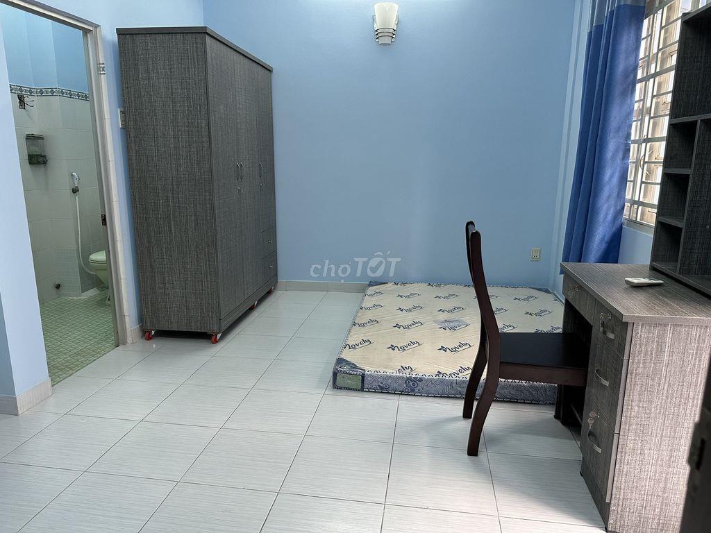Phòng NGUYÊN HỒNG, lầu 1, có ban công, full nội thất