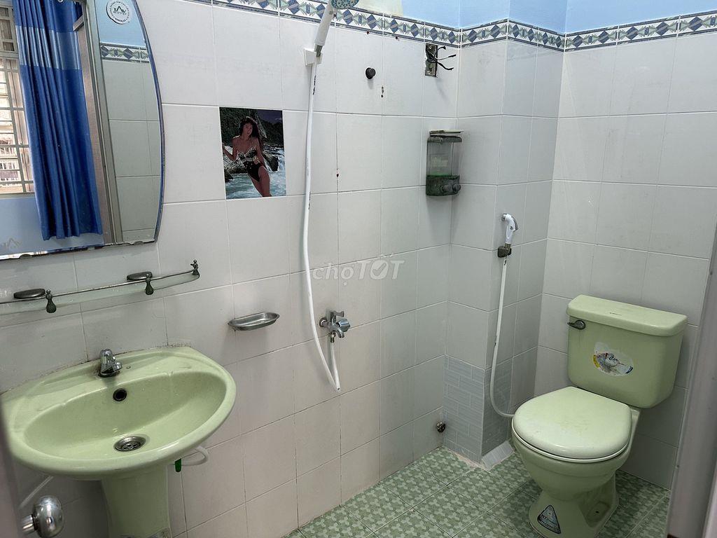 Phòng NGUYÊN HỒNG, lầu 1, có ban công, full nội thất
