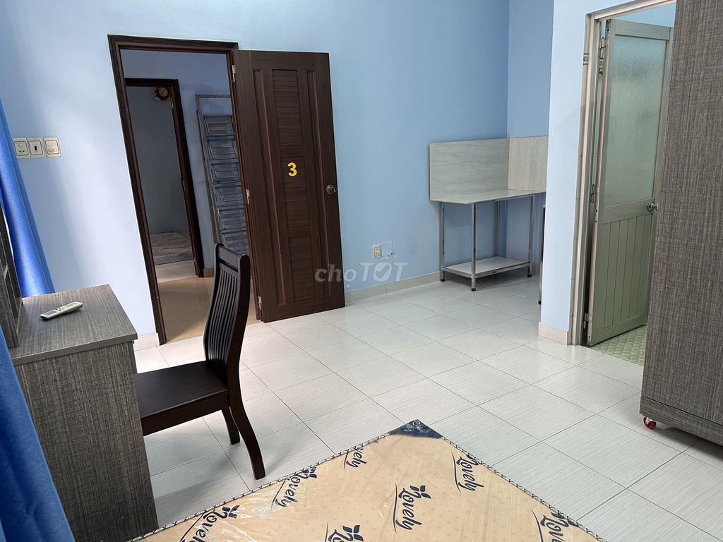 Phòng NGUYÊN HỒNG, lầu 1, có ban công, full nội thất