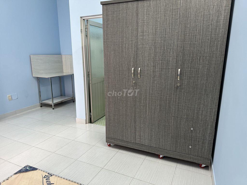 Phòng NGUYÊN HỒNG, lầu 1, có ban công, full nội thất