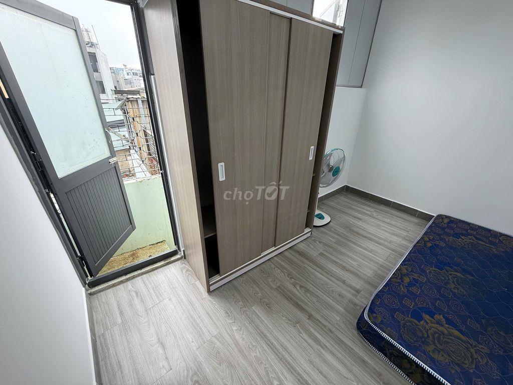 Phòng ngay ngã 5 Bình Hoà, full nội thất, có BAN CÔNG sau