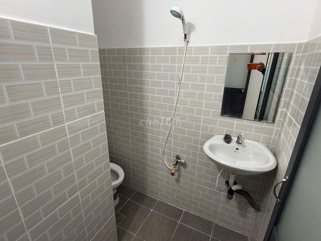 Phòng ngay ngã 5 Bình Hoà, full nội thất, có BAN CÔNG sau
