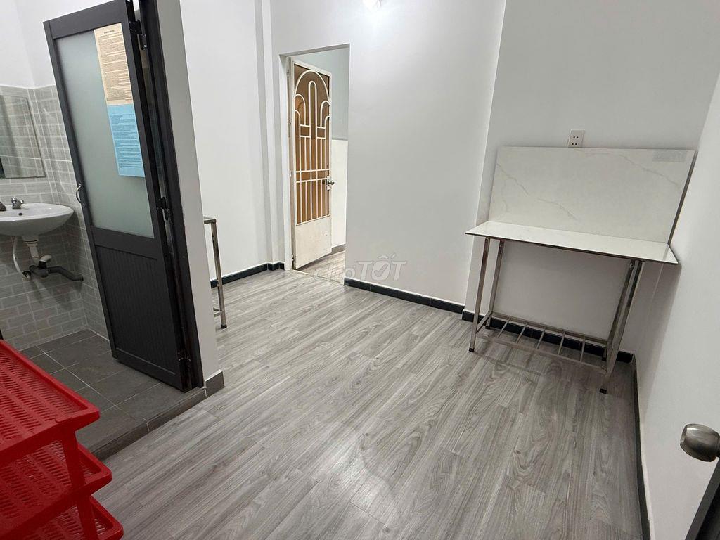 Phòng ngay ngã 5 Bình Hoà, full nội thất, có BAN CÔNG sau