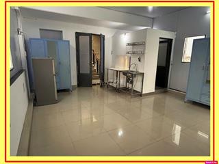 Phòng PVTrị, đối diện siêu thị EMART, khá rộng, có BAN CÔNG, nội thất