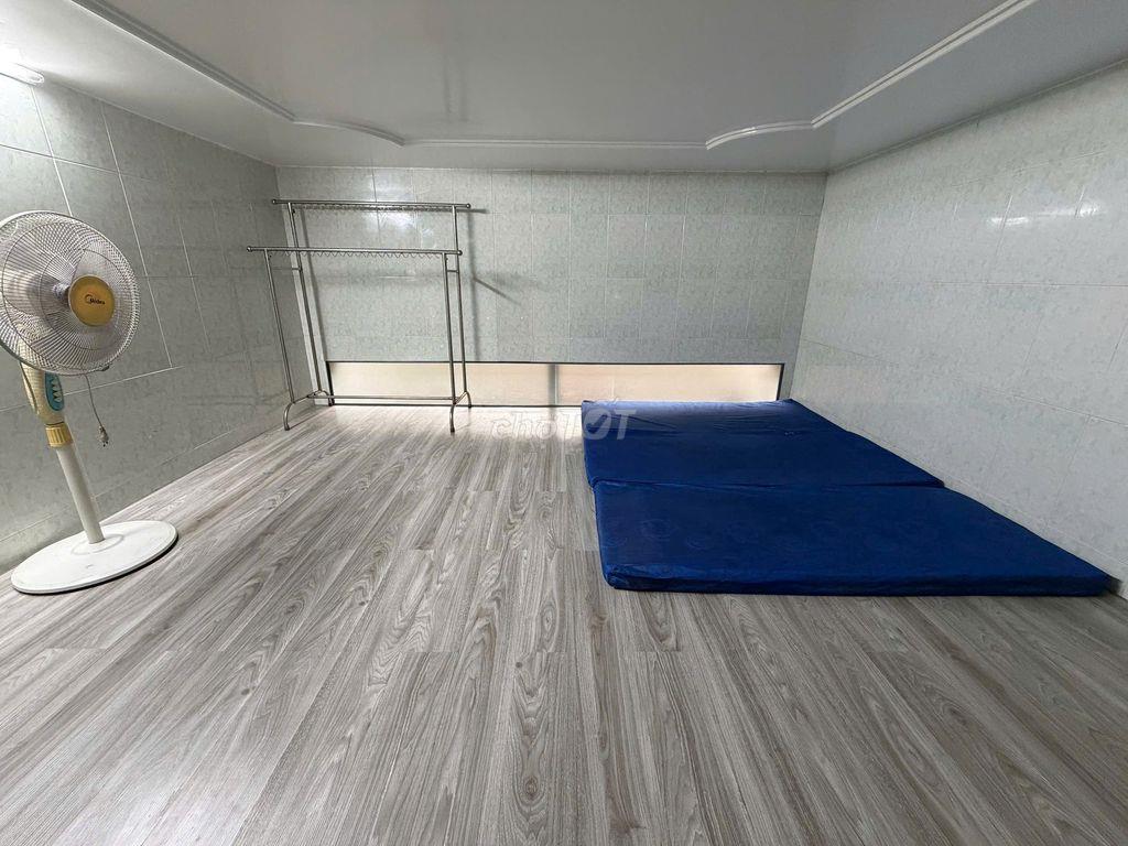 Phòng ĐẶNG THUỲ TRÂM, WC riêng, giờ giấc tự do
