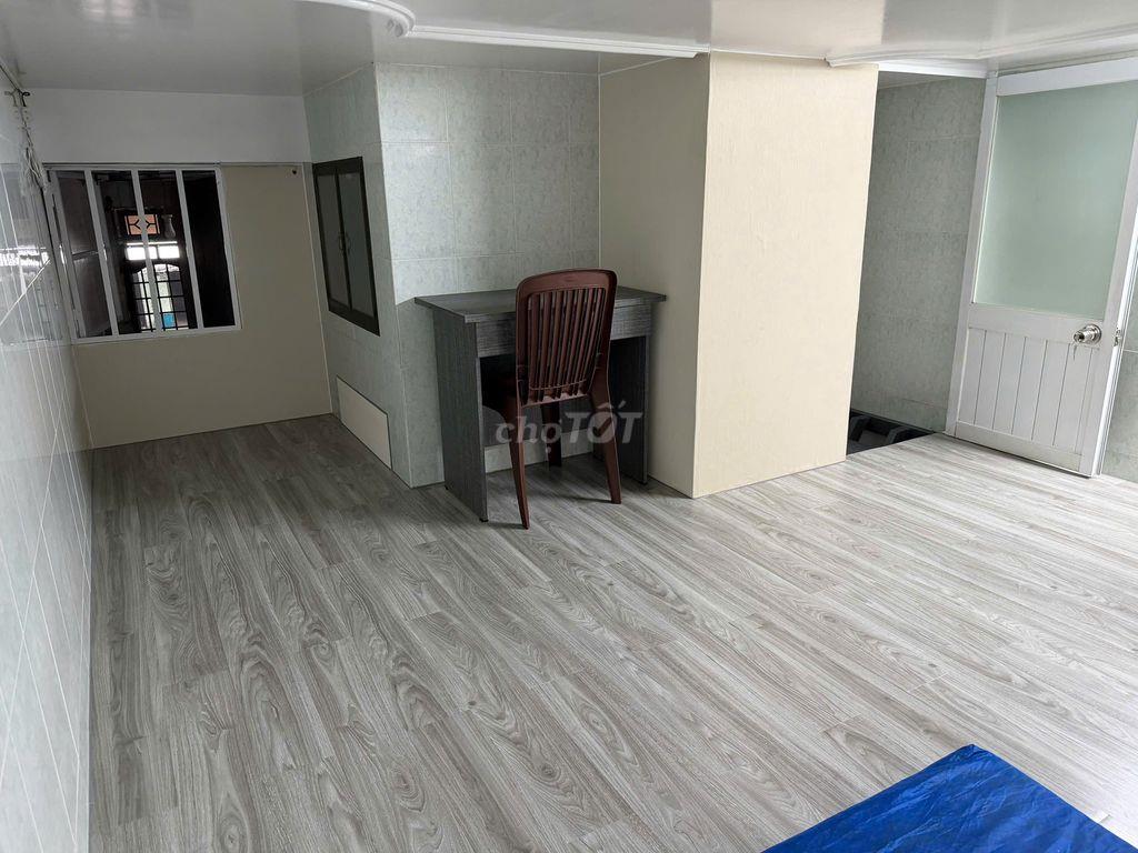 Phòng ĐẶNG THUỲ TRÂM, WC riêng, giờ giấc tự do