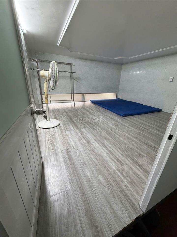 Phòng ĐẶNG THUỲ TRÂM, WC riêng, giờ giấc tự do