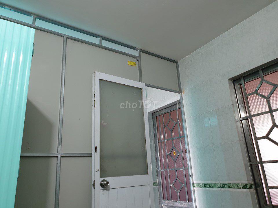 Phòng đúc, có nội thất, giờ giấc tự do