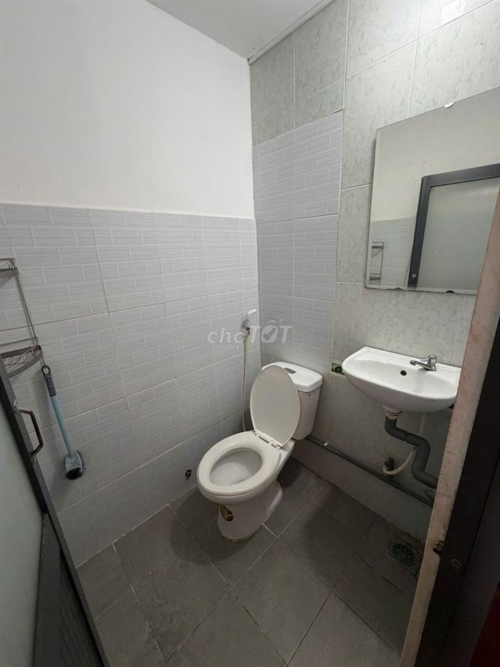 Phòng đúc, có nội thất, giờ giấc tự do