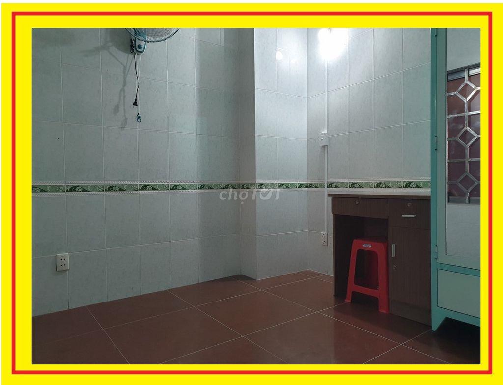Phòng đúc, có nội thất, giờ giấc tự do
