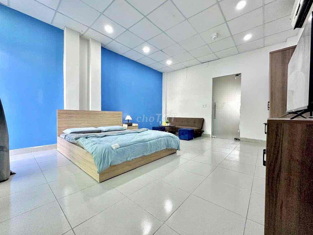 CHO THUÊ CĂN HỘ 1-2 PN BAN CÔNG LỚN GIÁP QUẬN 1 - THANG MÁY