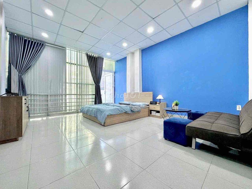 CHO THUÊ CĂN HỘ 1-2 PN BAN CÔNG LỚN GIÁP QUẬN 1 - THANG MÁY