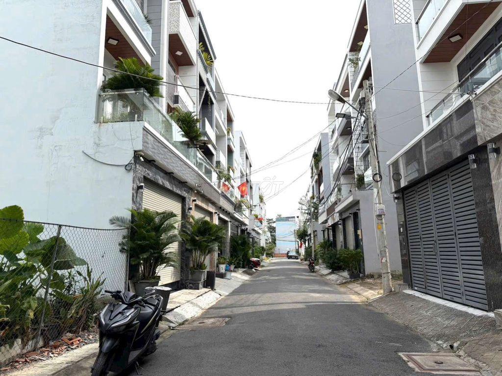 KẸT TIỀN BÁN GẤP.