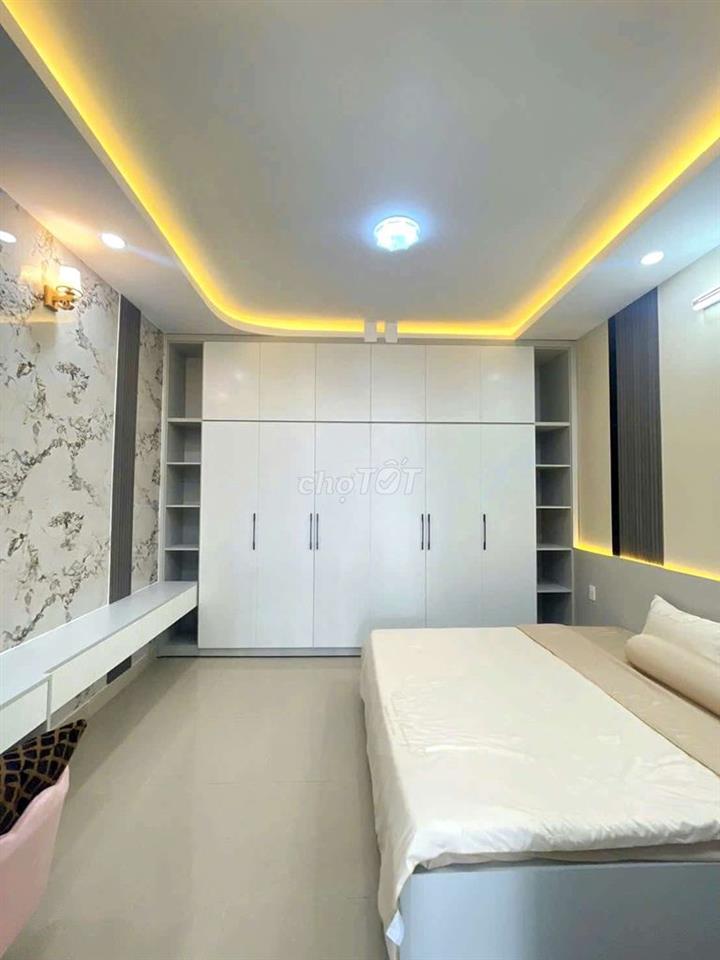 KẸT TIỀN BÁN GẤP.
