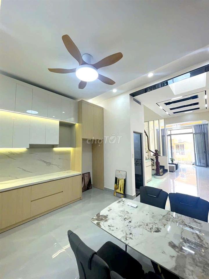 KẸT TIỀN BÁN GẤP.