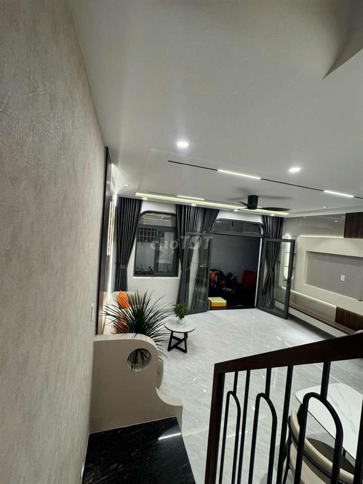 nhà vừa hoàn thiện tặng full nội thất cao cấp 