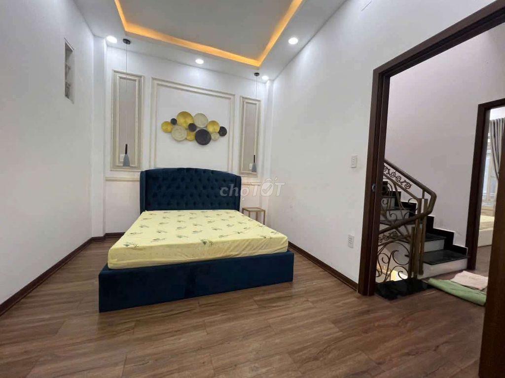 bán nhà q7 ,4pn tặng nội thất 