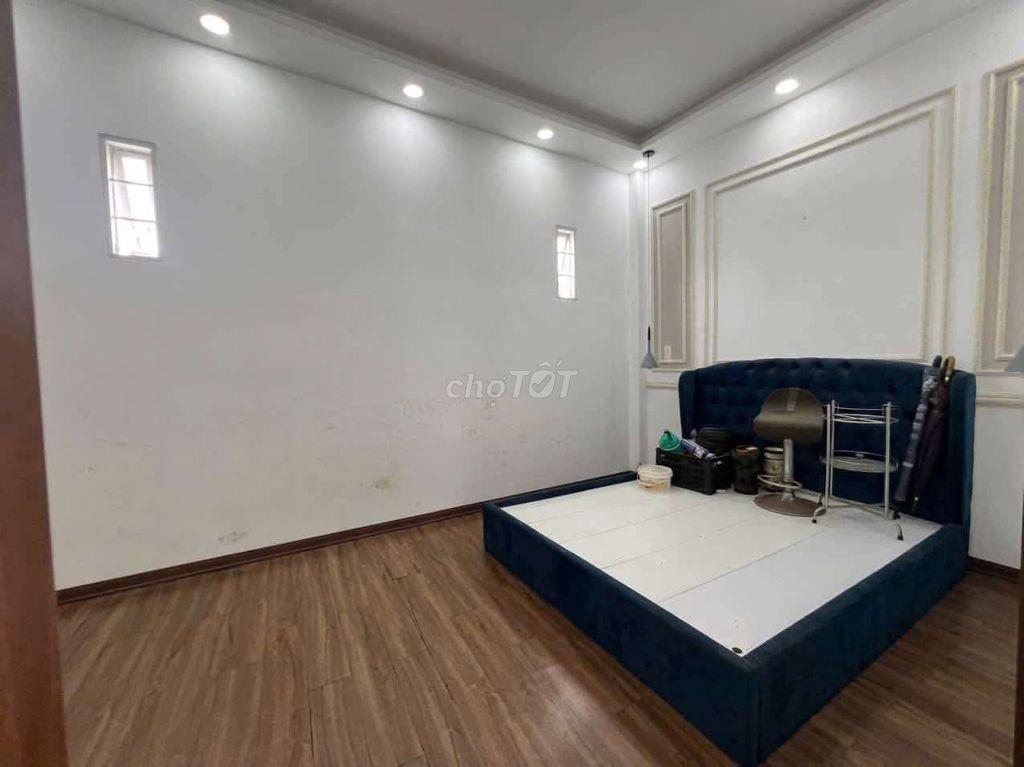 bán nhà q7 ,4pn tặng nội thất 