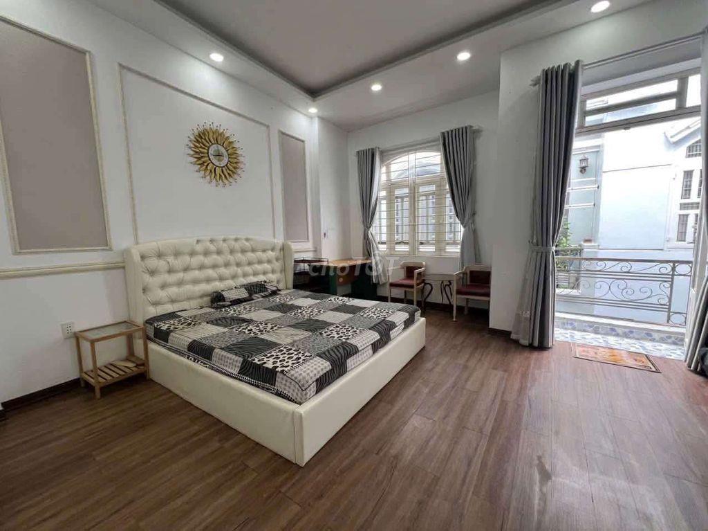 bán nhà q7 ,4pn tặng nội thất 