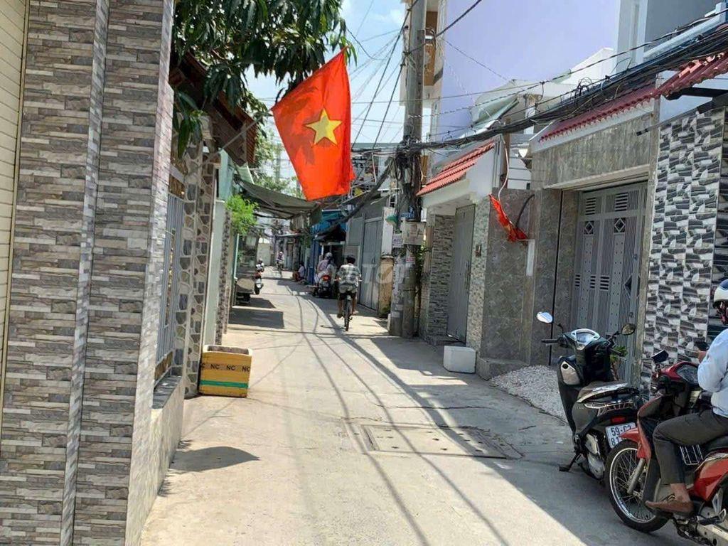 NHÀ CẦN BÁN DT 4X16 ĐÚC TRỆT 2 LẦU, SÂN THƯỢNG 