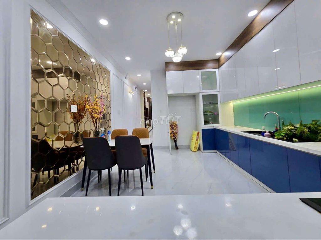 NHÀ CẦN BÁN DT 4X16 ĐÚC TRỆT 2 LẦU, SÂN THƯỢNG 