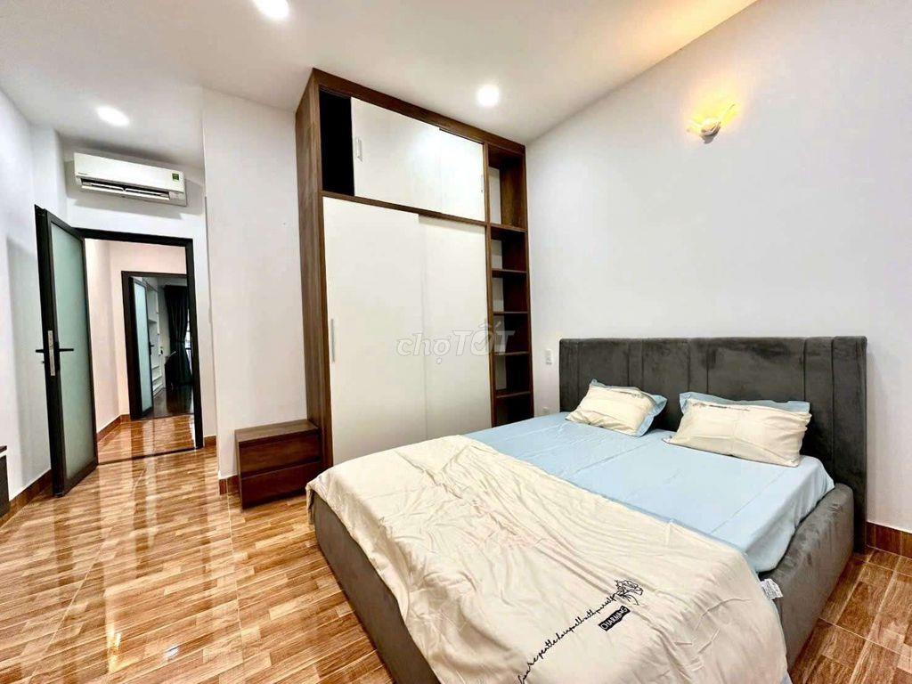 NHÀ CẦN BÁN DT 4X16 ĐÚC TRỆT 2 LẦU, SÂN THƯỢNG 