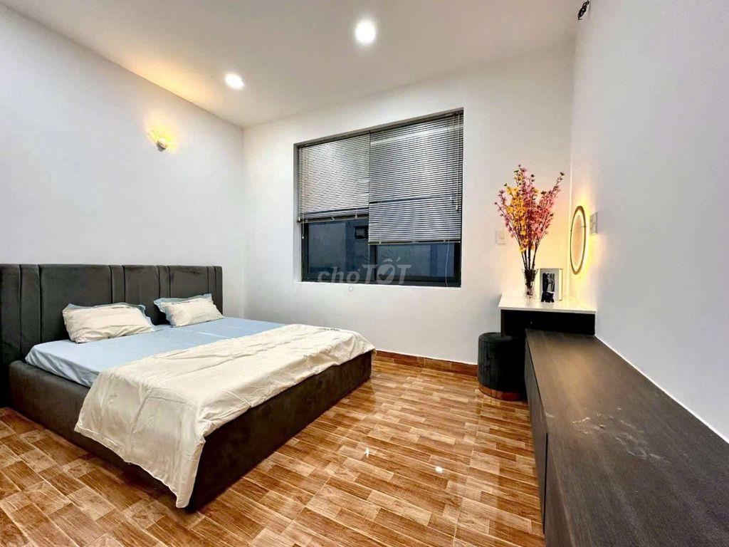 NHÀ CẦN BÁN DT 4X16 ĐÚC TRỆT 2 LẦU, SÂN THƯỢNG 