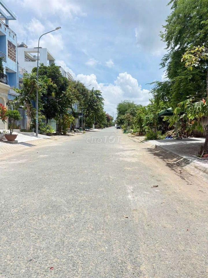 nhà mặt tiền cần bán 