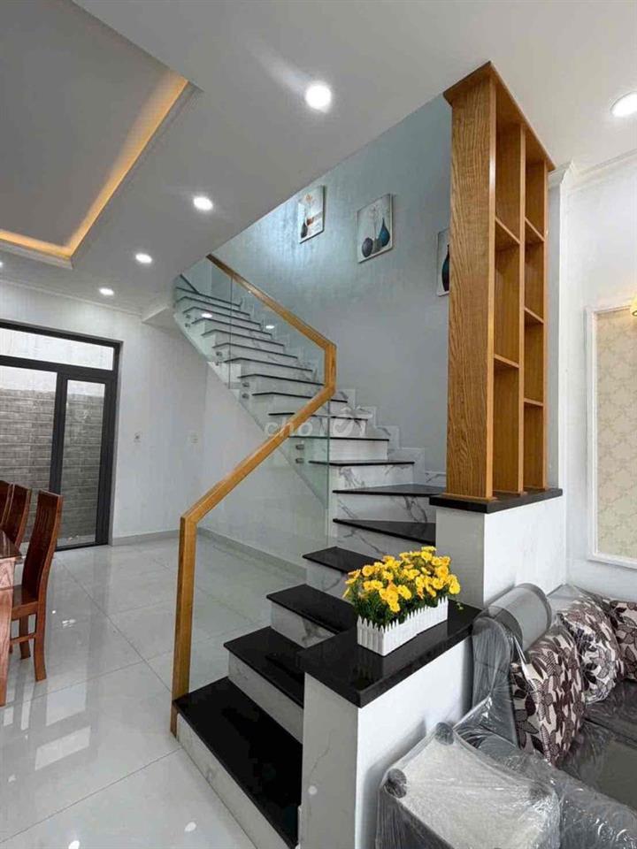 Chính chủ gửi nhà lầu mái thái hoàn công xã tân thạnh đông,3PN,3WC