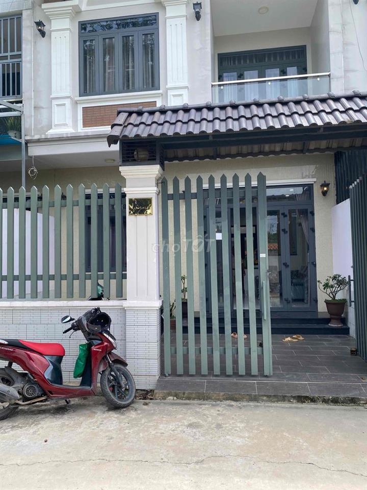 Chính chủ gửi nhà lầu mái thái hoàn công xã tân thạnh đông,3PN,3WC
