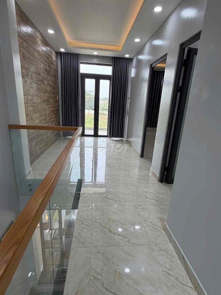 Chính chủ gửi nhà lầu mái thái hoàn công xã tân thạnh đông,3PN,3WC