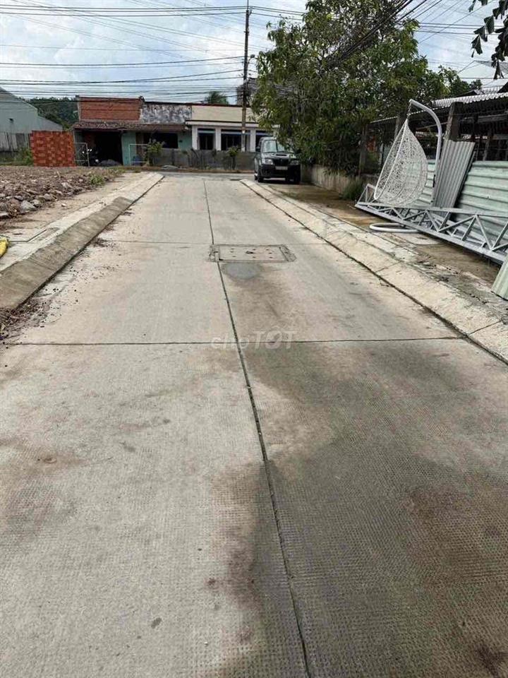 Giá ngộp chính chủ nhờ bán Nhà sổ hồng riêng mặt tiền đường bê tông