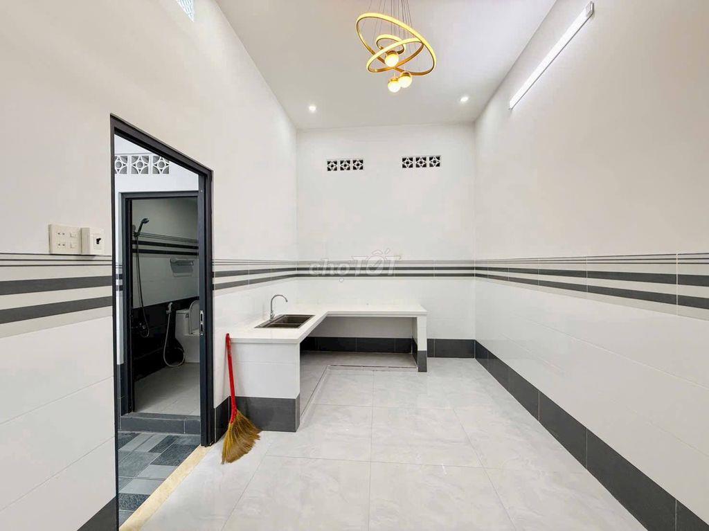 Bán gấp căn nhà mới gần BV Xuyên Á - Củ Chi, 105m2, Giá 895 Triệu, Shr