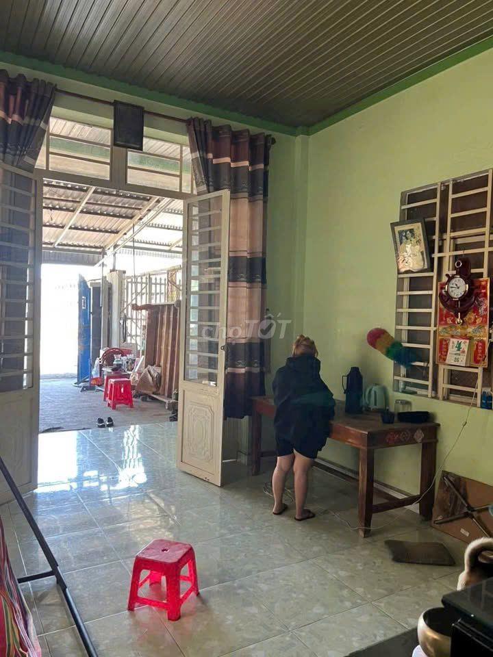Bán gấp nhà c4 đường Lê Thị Sắc, Tân Phú Trung, 112m2, 1 tỷ 50tr , SHR