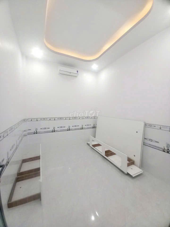 Ra gấp căn nhà ở Tân Thông Hội ngay Lê Minh Nhựt, chỉ 820 triệu, SHR