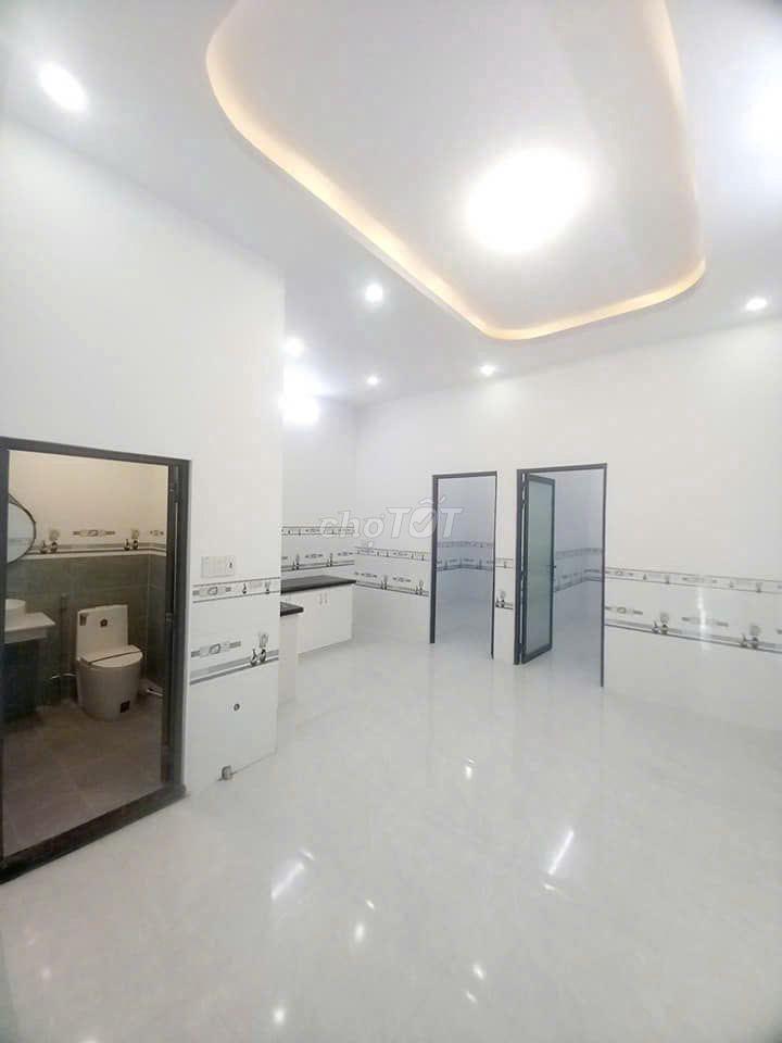 Ra gấp căn nhà ở Tân Thông Hội ngay Lê Minh Nhựt, chỉ 820 triệu, SHR