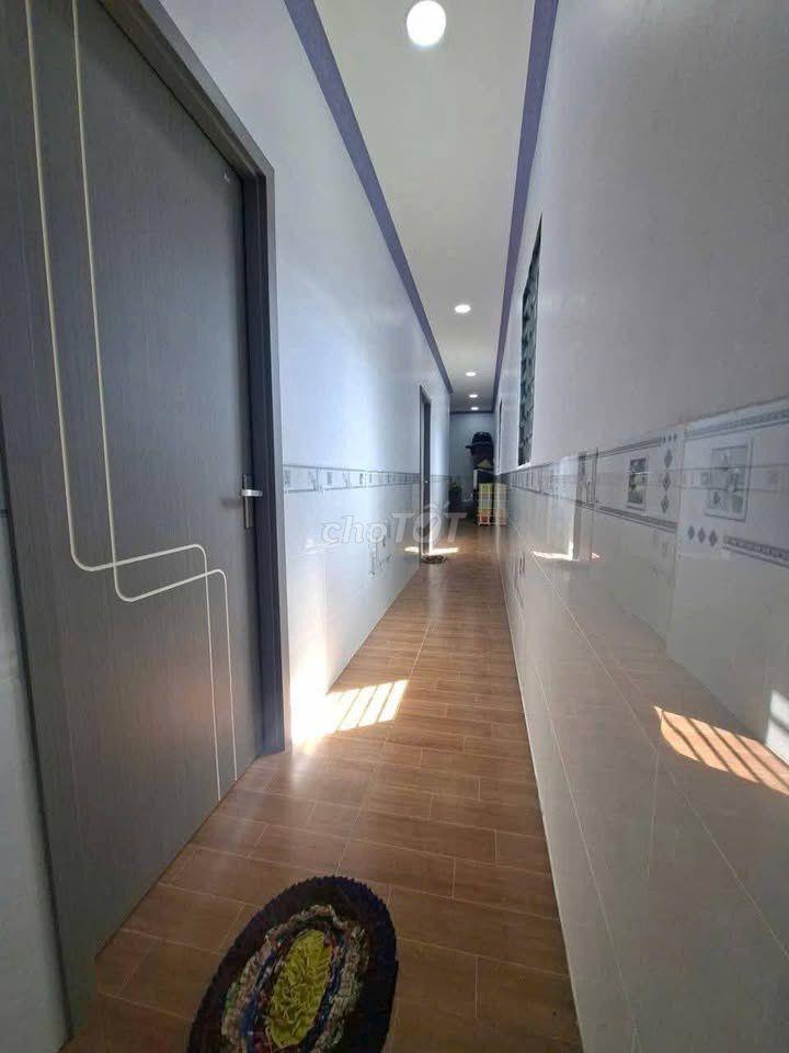 Vỡ nợ cần bán gấp nhà 1 xẹt Hồ Thị Lai, 111,7m2, 940tr, shr