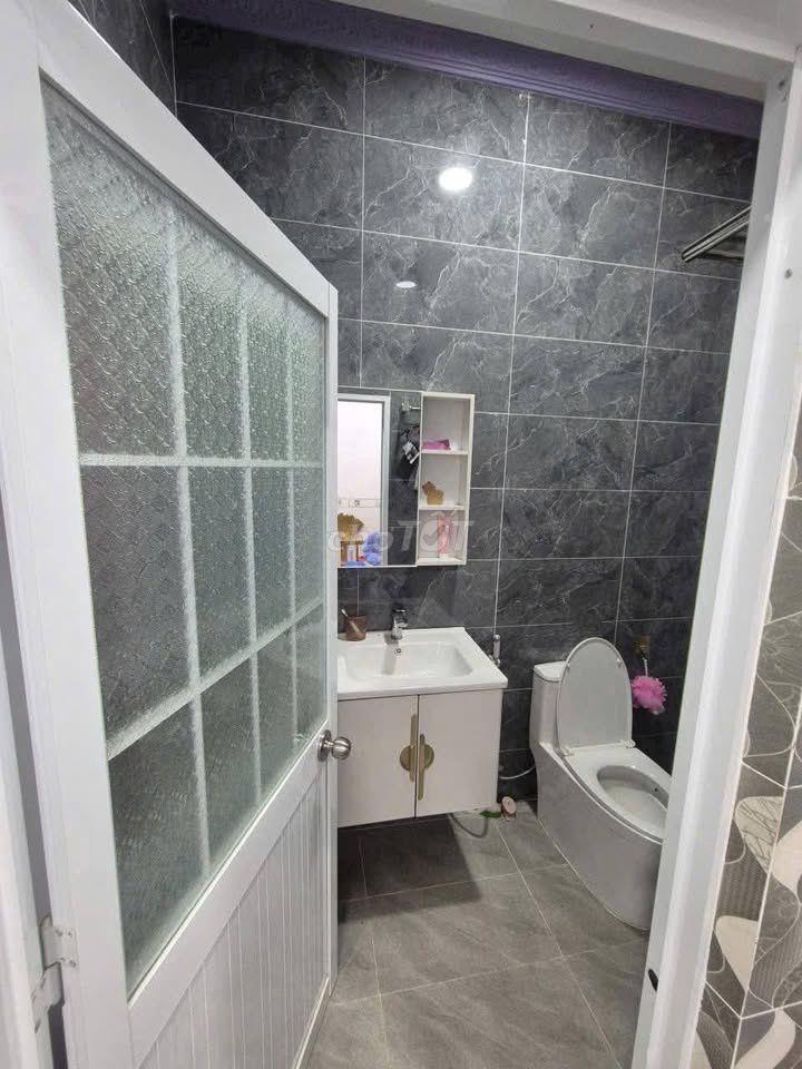 Vỡ nợ cần bán gấp nhà 1 xẹt Hồ Thị Lai, 111,7m2, 940tr, shr