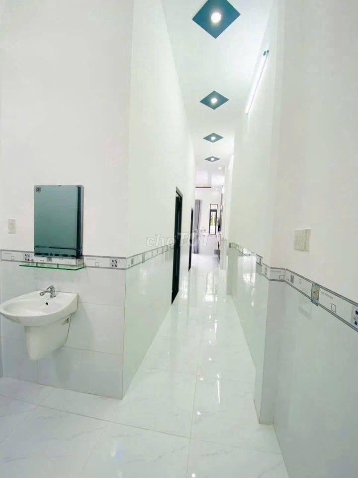 Bán gấp nhà mới xây ngay Lê Minh Nhựt 970tr, sổ hồng riêng