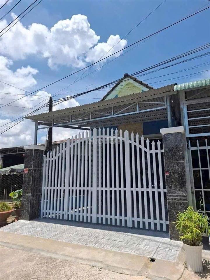 Bán gấp căn nhà nằm ngay Lê Minh Nhựt, Củ Chi, 125m2, 880tr, SHR
