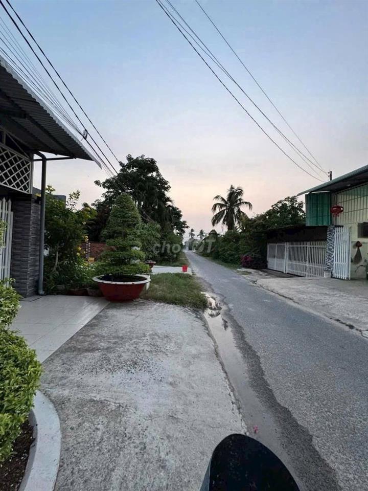Chủ ngộp bán gấp nhà 1 xẹt Hà Văn Lao, Củ Chi, 144,6m2, 900tr, SHR