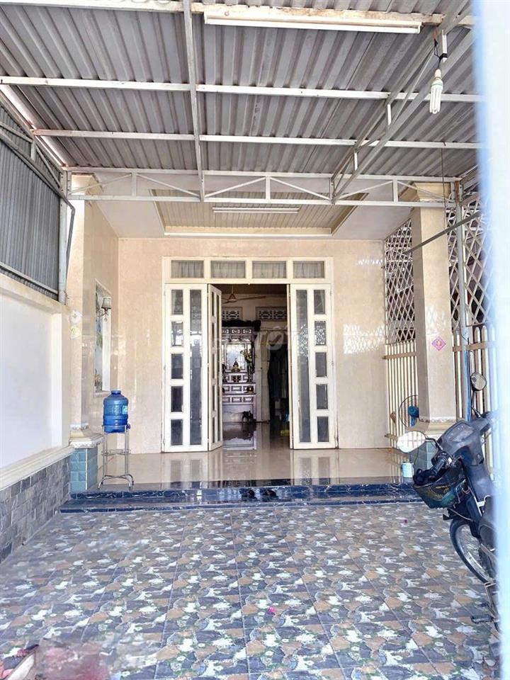 Chính chủ gửi bán gấp nhà ngay Võ Thị Nhúa, Củ Chi, 155m2, 950tr, SHR