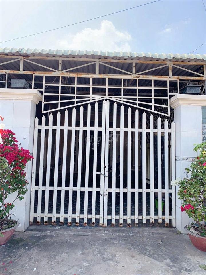 Chính chủ gửi bán gấp nhà ngay Võ Thị Nhúa, Củ Chi, 155m2, 950tr, SHR