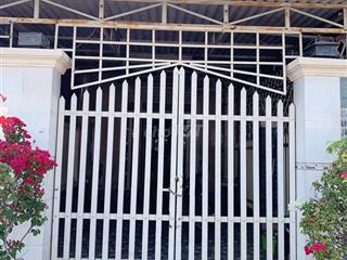 Chính chủ gửi bán gấp nhà ngay Võ Thị Nhúa, Củ Chi, 155m2, 950tr, SHR