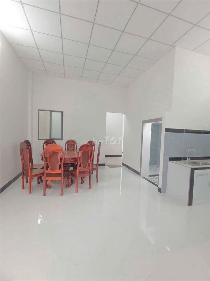 Nợ Bank bán gấp căn nhà nằm ngay Trần Thị Bàu, Củ Chi,105m2, 800tr,SHR