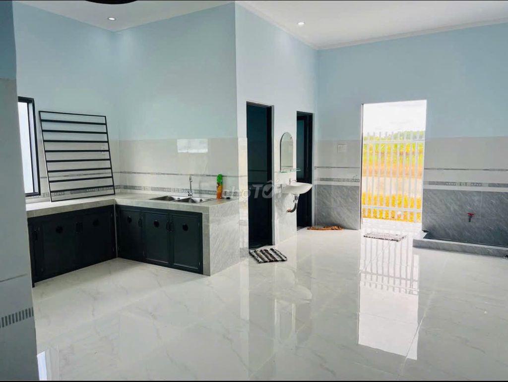 Bán gấp căn nhà nằm ngay Võ Thị Nhúa, Củ Chi, 103m2, 720tr, SHR