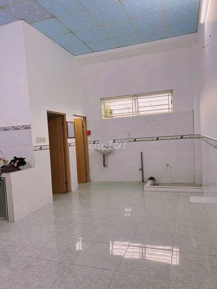 Bán gấp căn nhà nằm ngay Nguyễn Thị Tiệp, Củ Chi, 86m2, 900tr, SHR