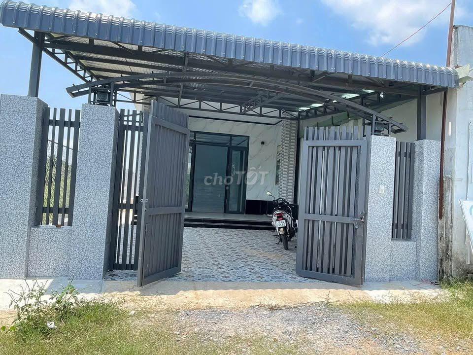Cắt lỗ, giảm sâu căn nhà ngay Đào Thị Kiểm, Củ Chi, 890tr, 126m2, SHR